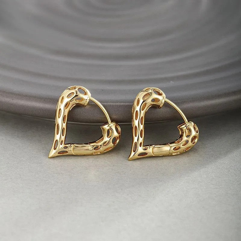 New Elegant Hollow Heart Shape Earrings