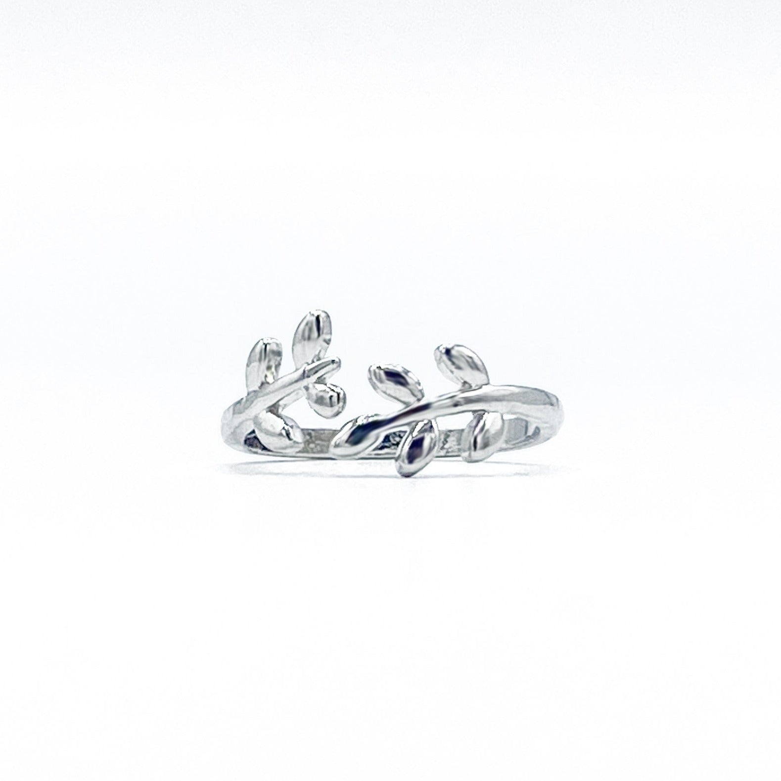 White Leaf Adjustable Ring Siltaki